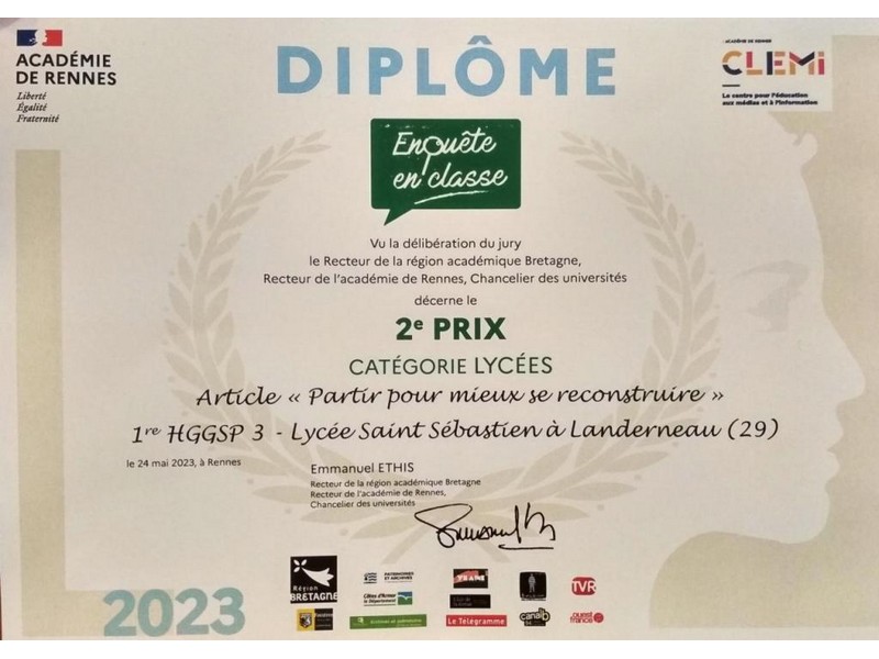 Les 1HGGSP 3 reçoivent le 2ème prix du concours "Enquête en classe", catégorie "lycée", au Conseil régional de Bretagne, le 2 juin 2023.